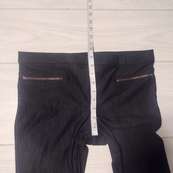 Hue Women's Blue Pockets Comfort Denim Jegging Leggings Size M. - Picture 5 of 6